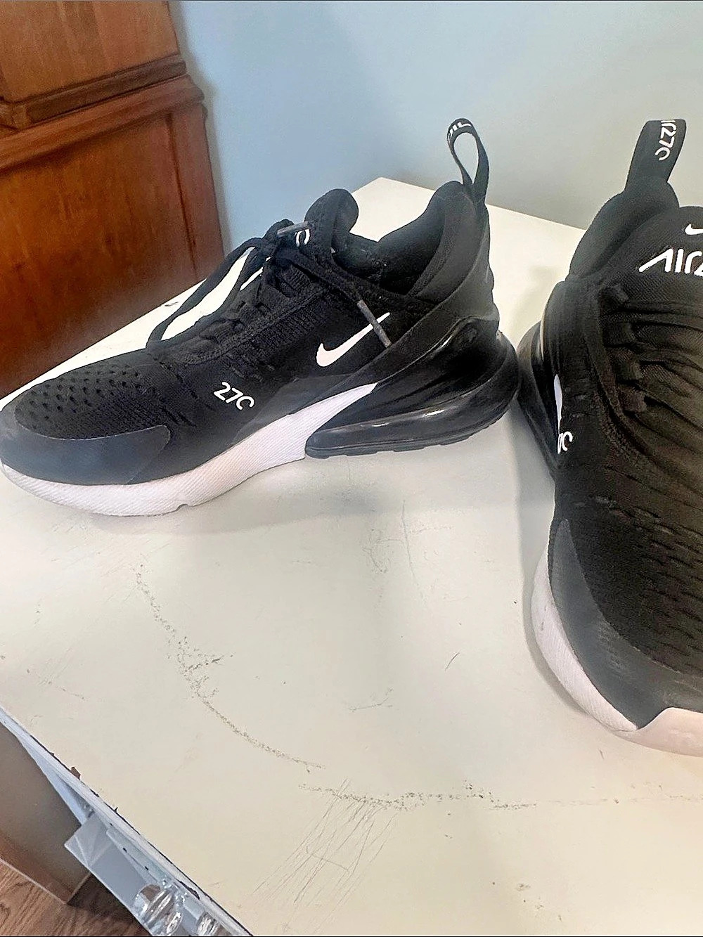 Nike Air Max 270 Black & White US 7 Athletic Shoes